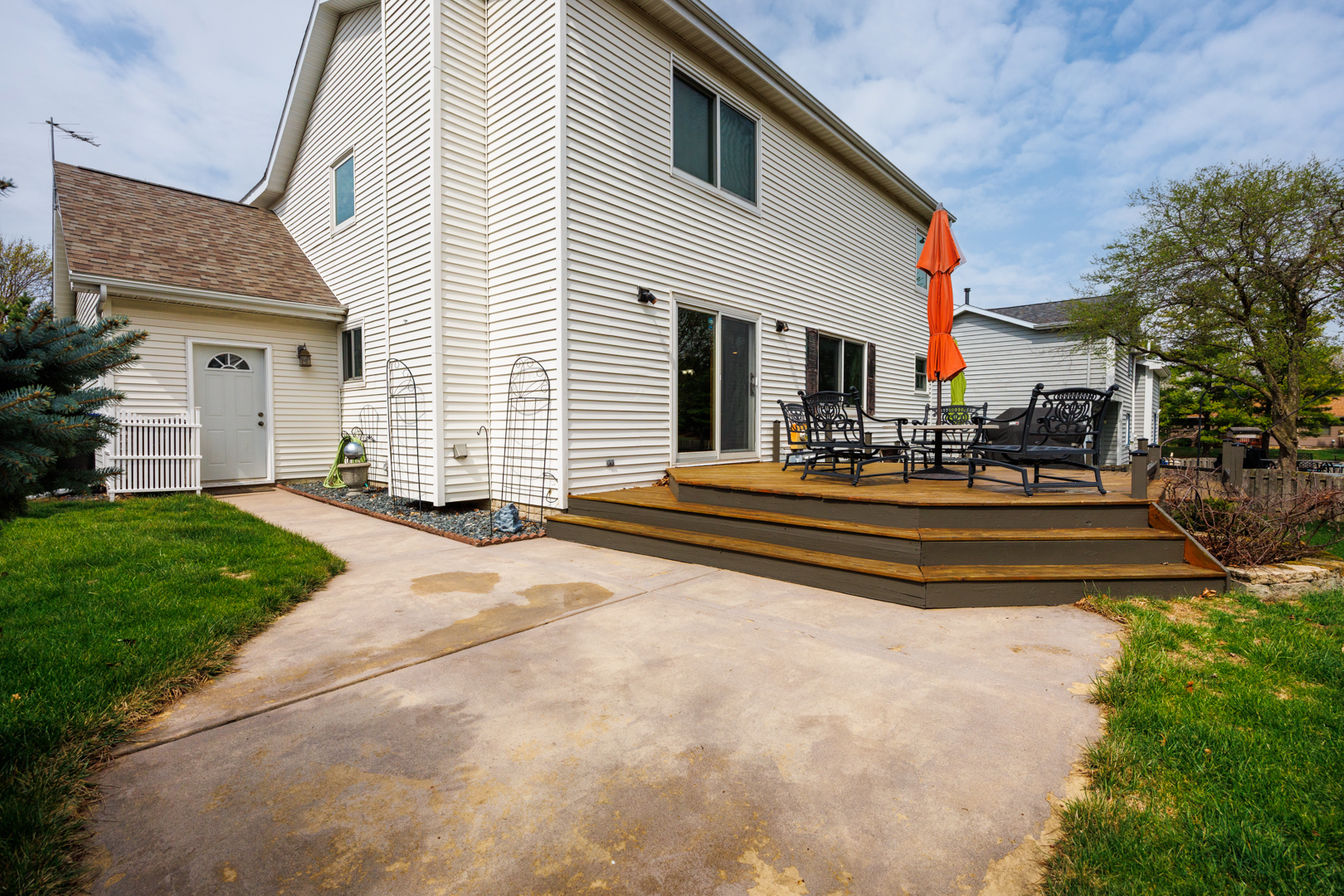 1304 S Hershey Road, Bloomington, IL 61704