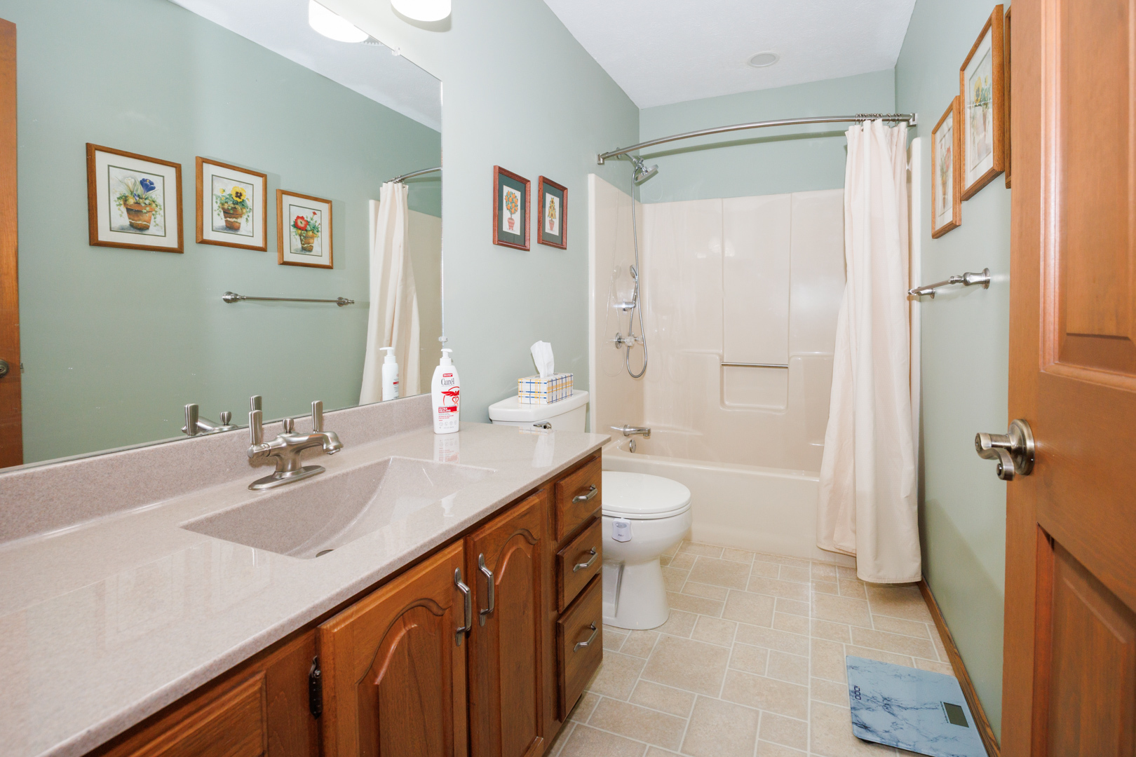 1304 S Hershey Road, Bloomington, IL 61704