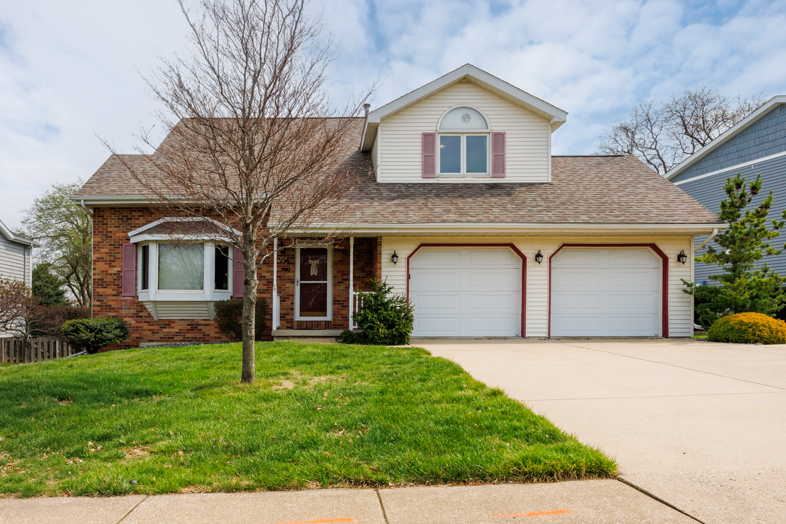 1304 S Hershey Road, Bloomington, IL 61704