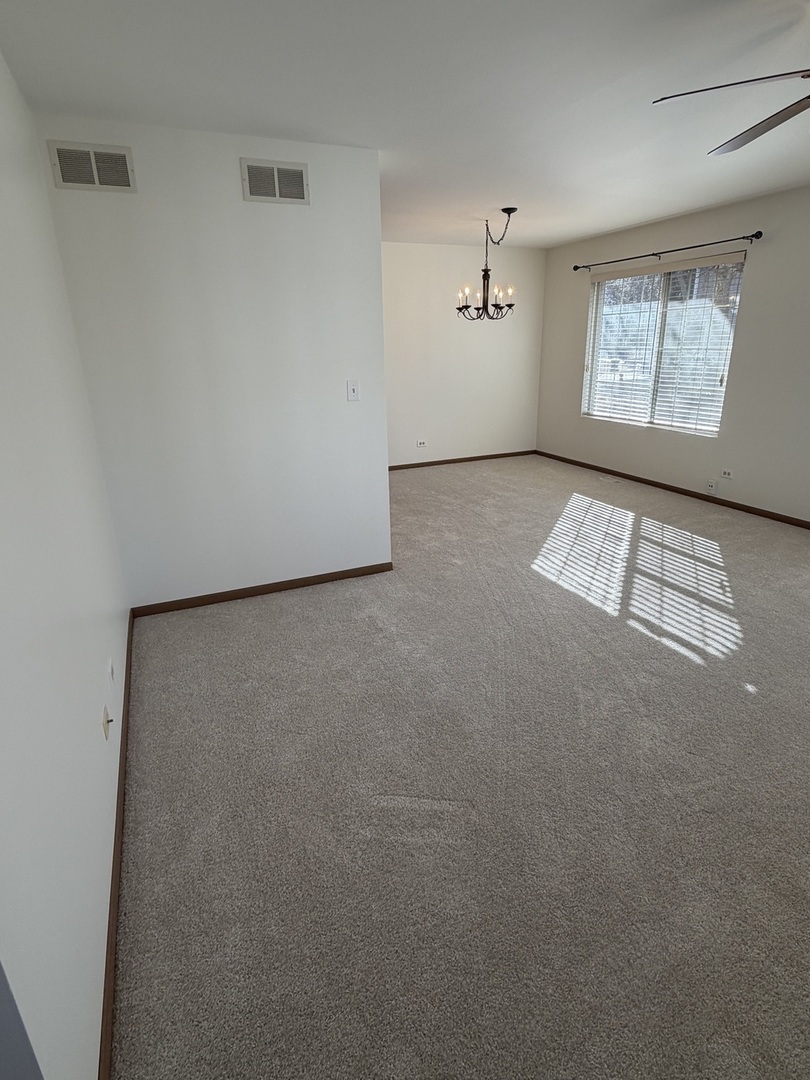 1264 Sandhurst Lane, South Elgin, IL 60177