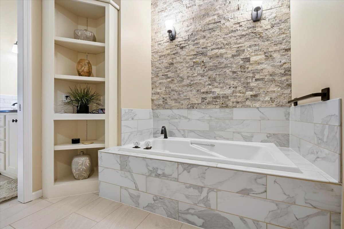 1908 Deer Cove CC Court, Normal, IL 61761