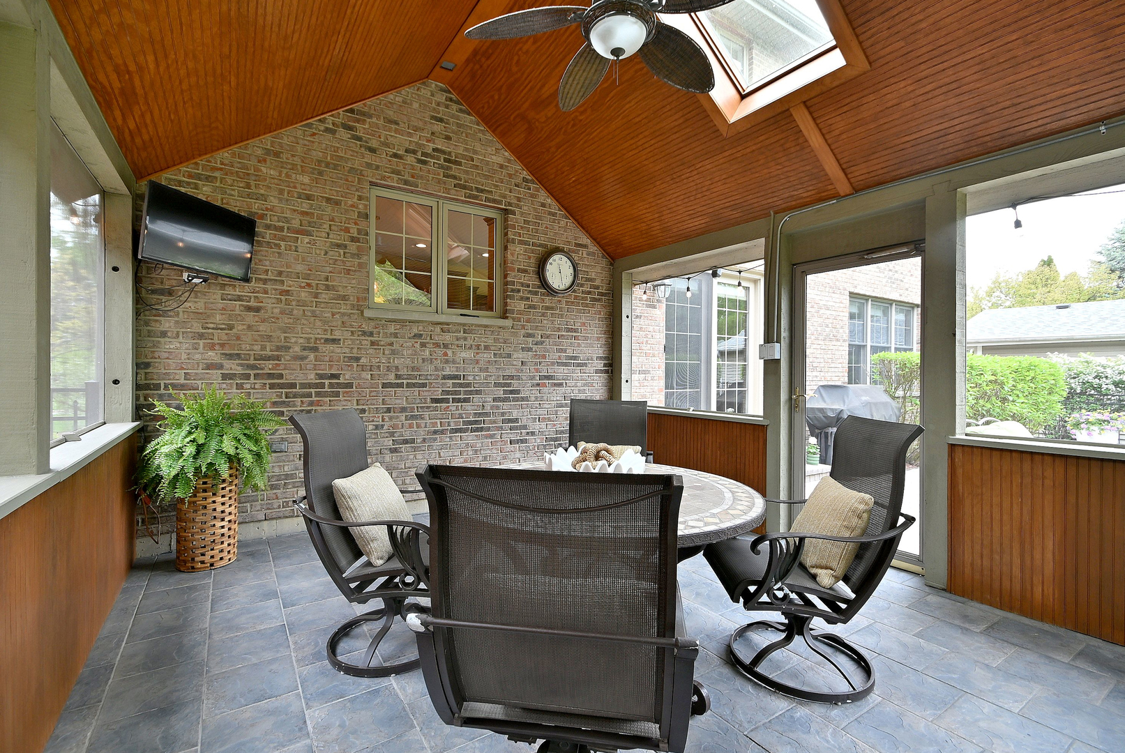 281 E Vallette Street, Elmhurst, IL 60126
