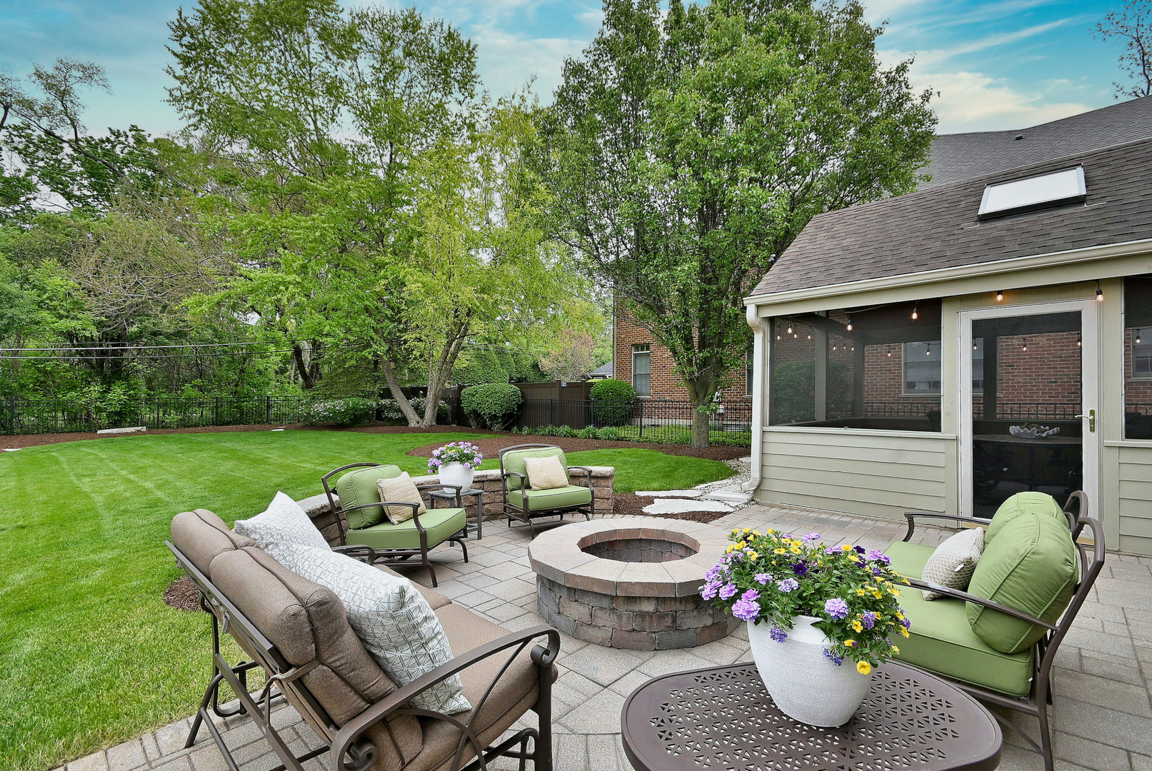 281 E Vallette Street, Elmhurst, IL 60126