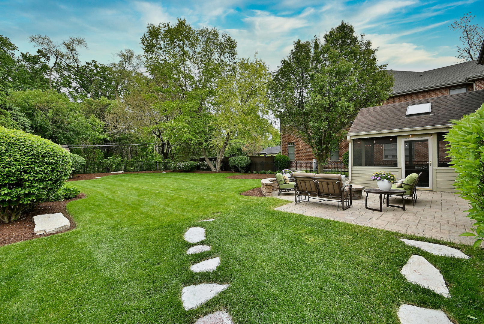 281 E Vallette Street, Elmhurst, IL 60126