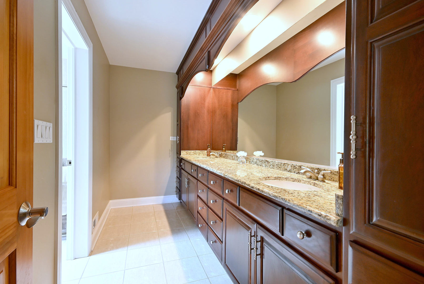 281 E Vallette Street, Elmhurst, IL 60126