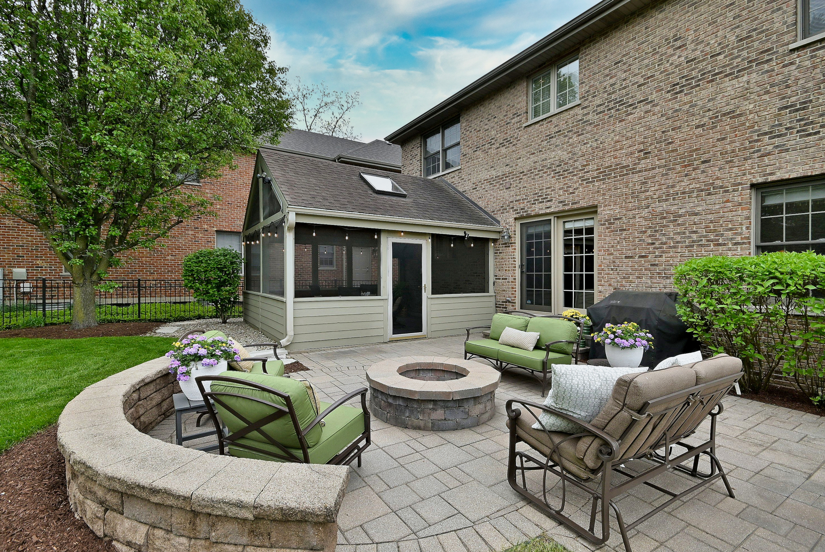 281 E Vallette Street, Elmhurst, IL 60126
