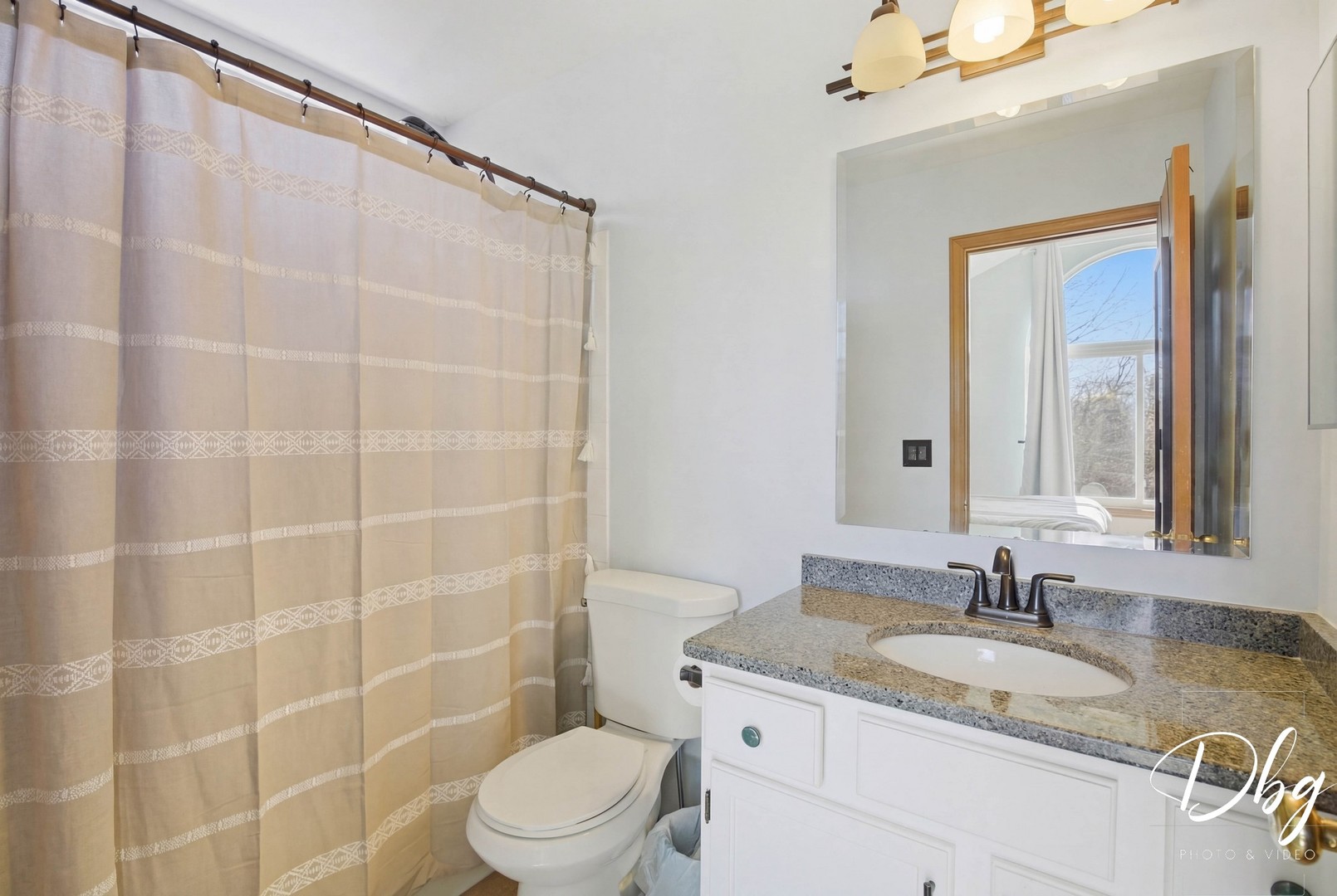 67 W Dahlia Lane, Round Lake Beach, IL 60073