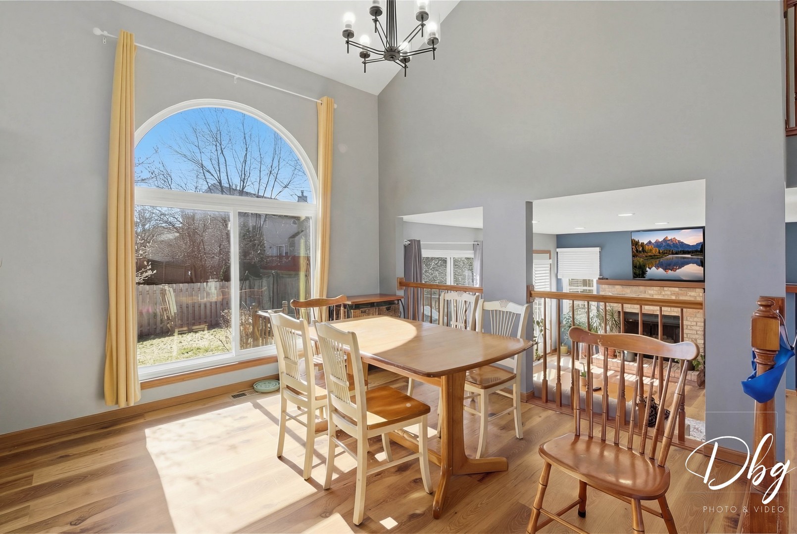 67 W Dahlia Lane, Round Lake Beach, IL 60073