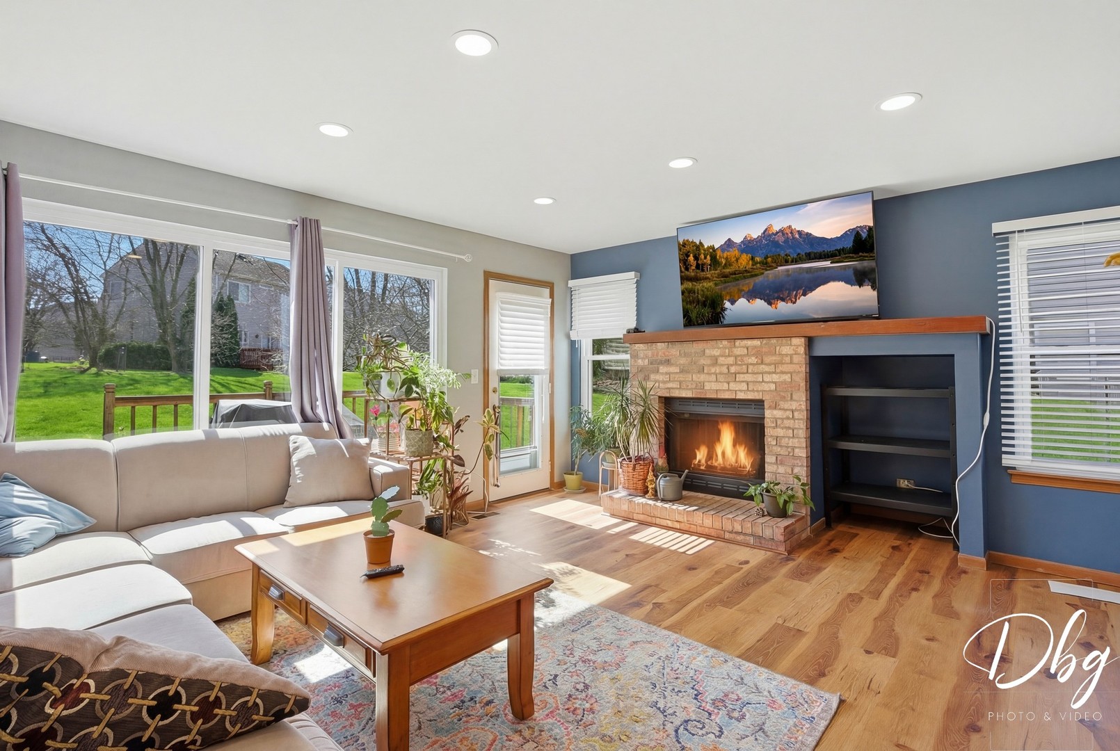 67 W Dahlia Lane, Round Lake Beach, IL 60073