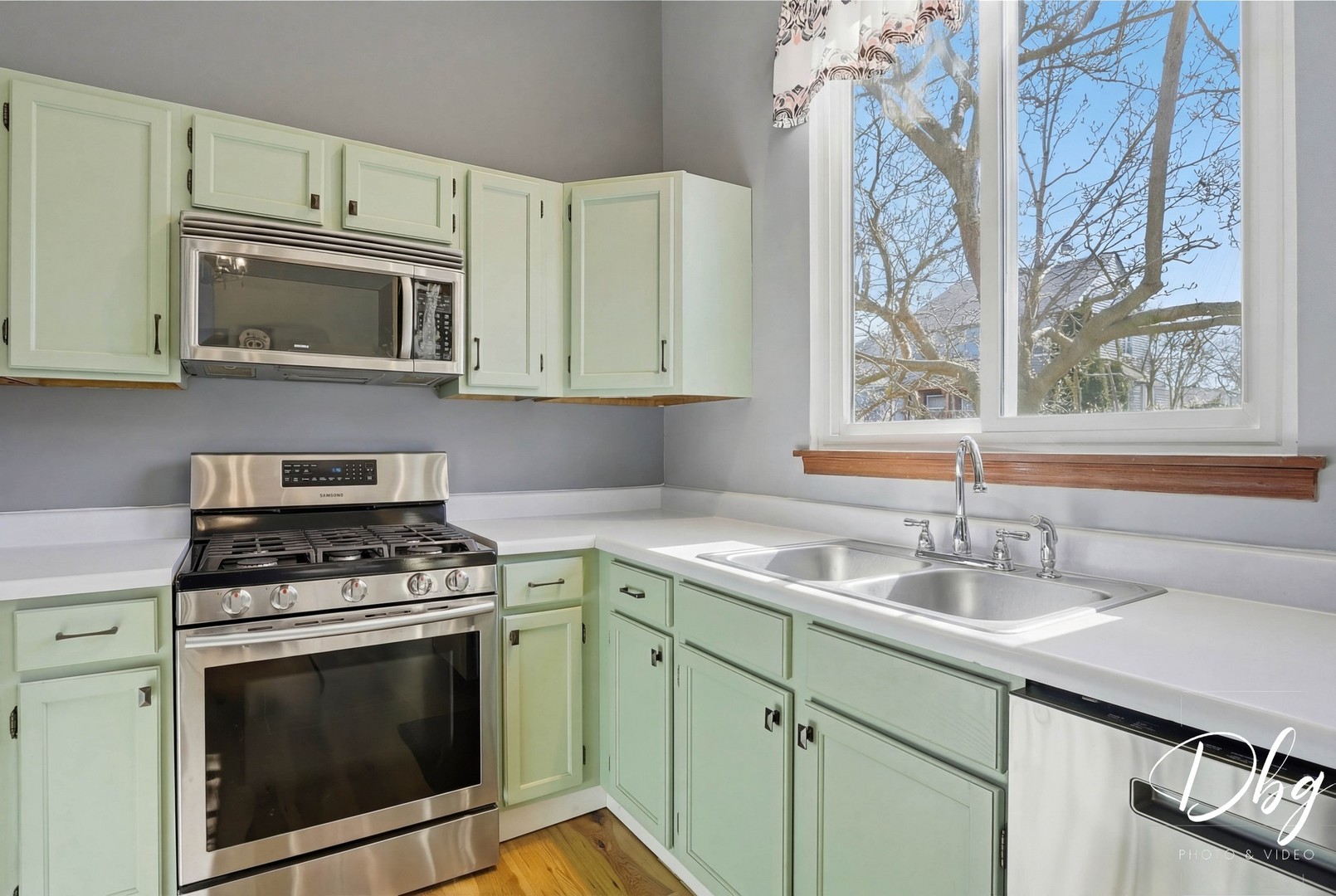 67 W Dahlia Lane, Round Lake Beach, IL 60073