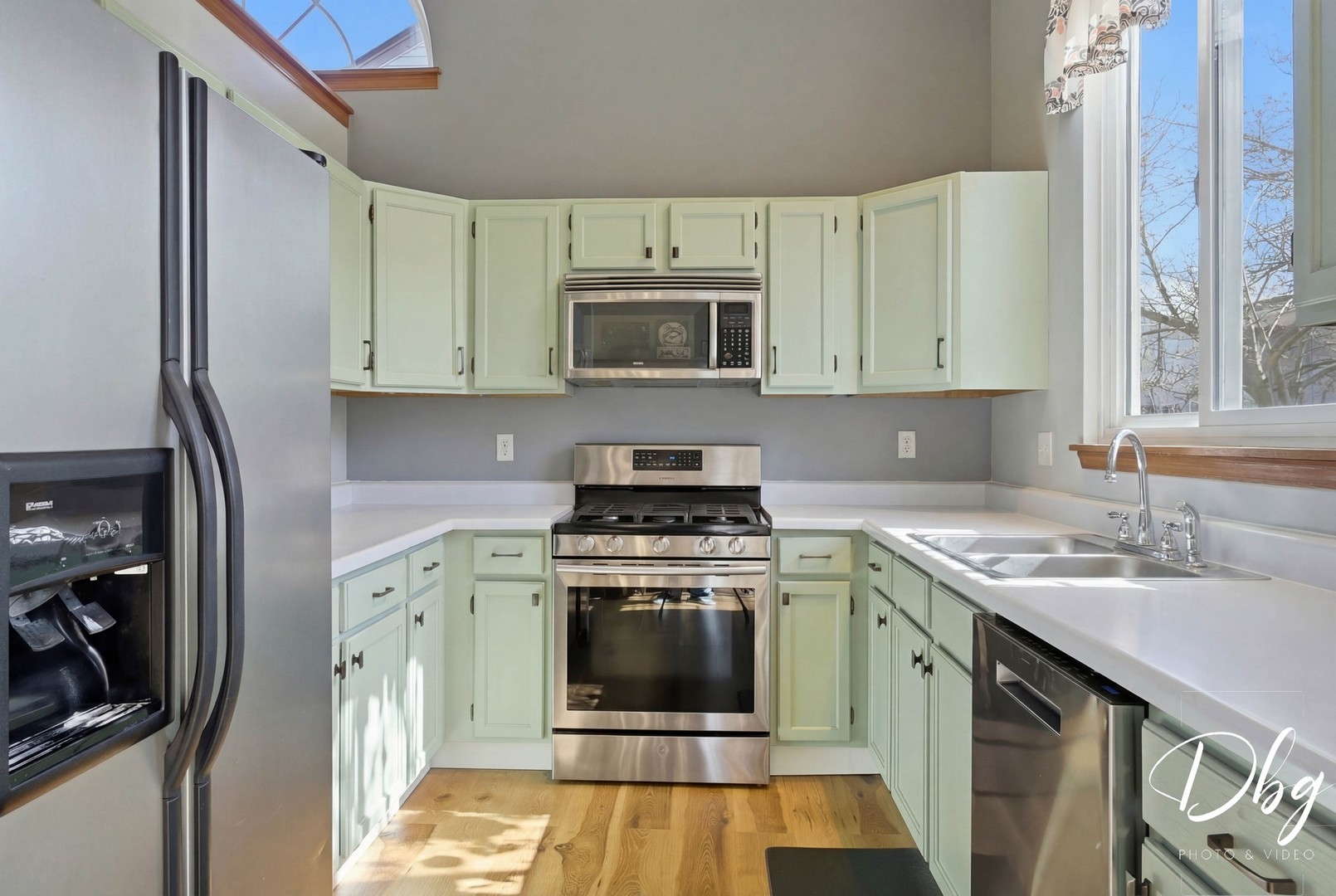 67 W Dahlia Lane, Round Lake Beach, IL 60073