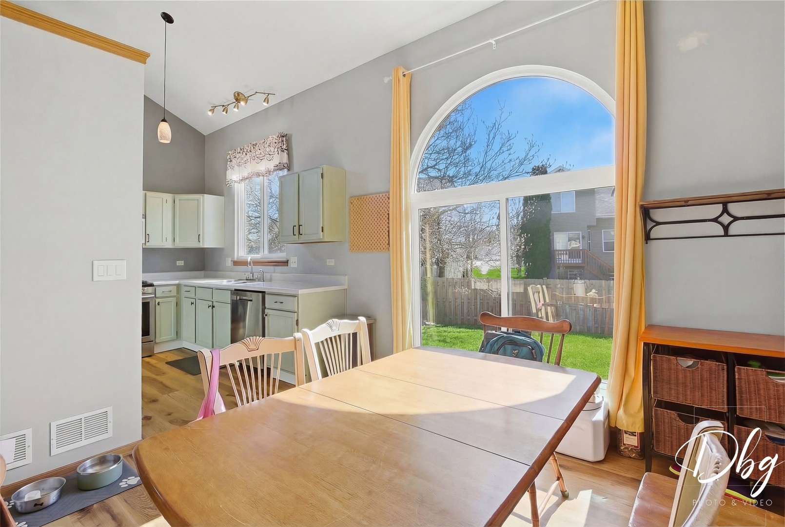 67 W Dahlia Lane, Round Lake Beach, IL 60073