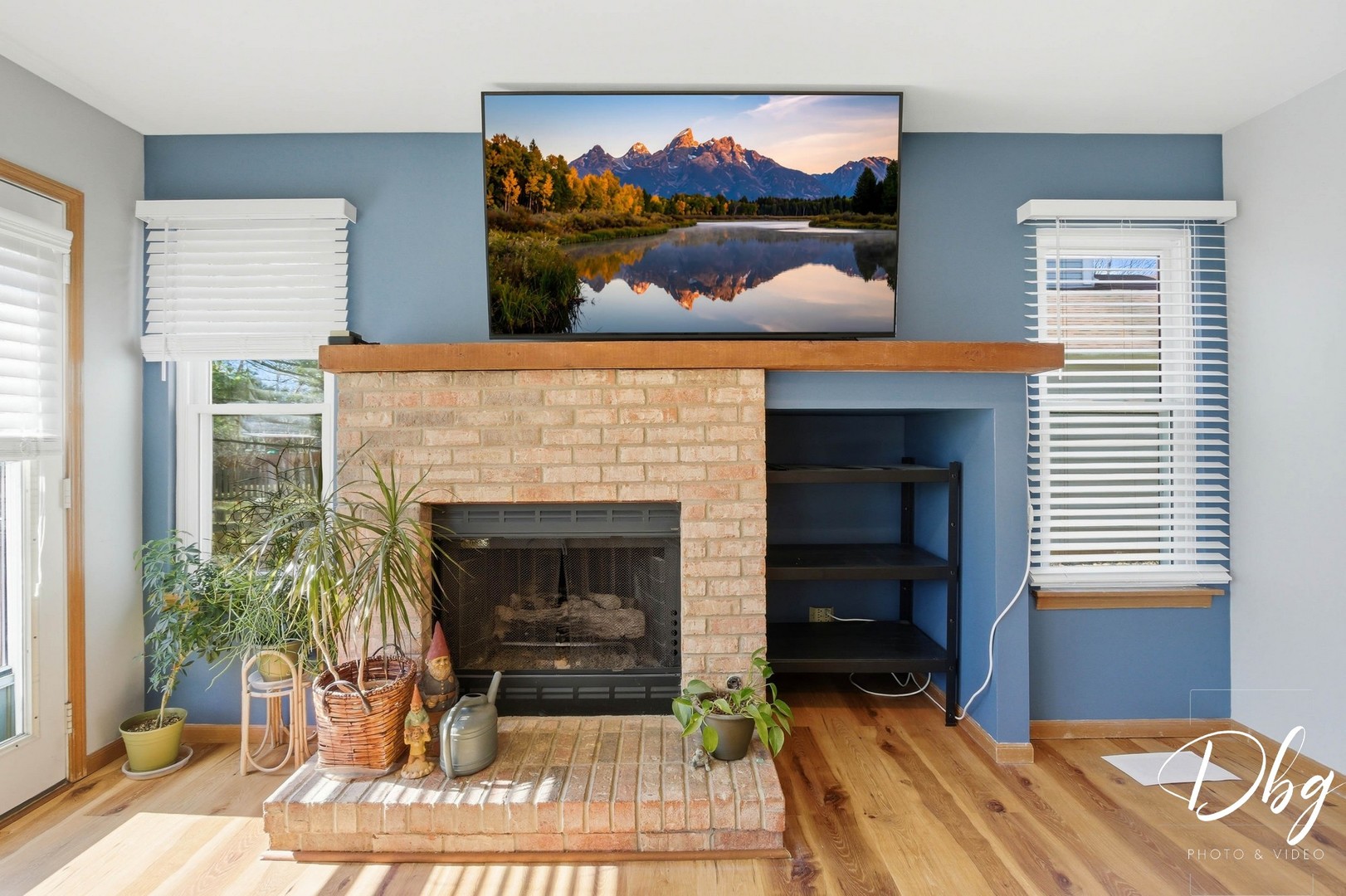 67 W Dahlia Lane, Round Lake Beach, IL 60073