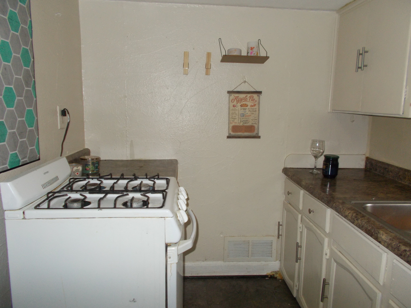 2206 ENOCH Avenue, Zion, IL 60099