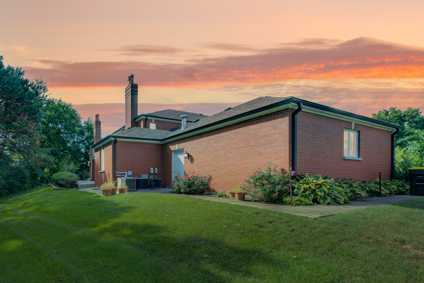 46 Hamilton Lane, Oak Brook, IL 60523