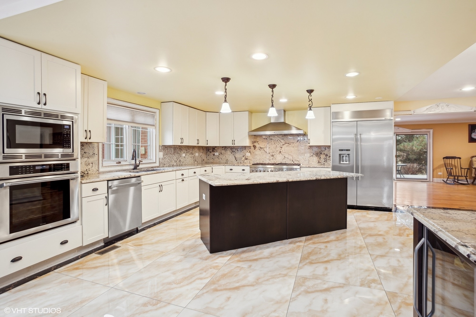 46 Hamilton Lane, Oak Brook, IL 60523