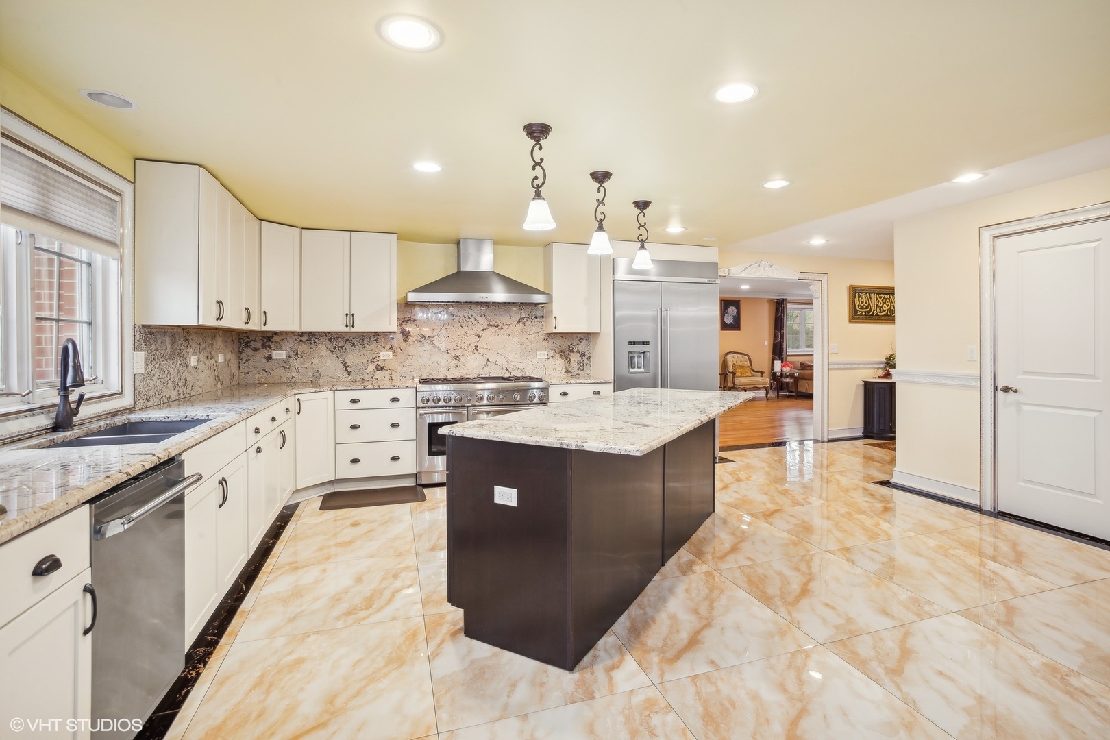 46 Hamilton Lane, Oak Brook, IL 60523