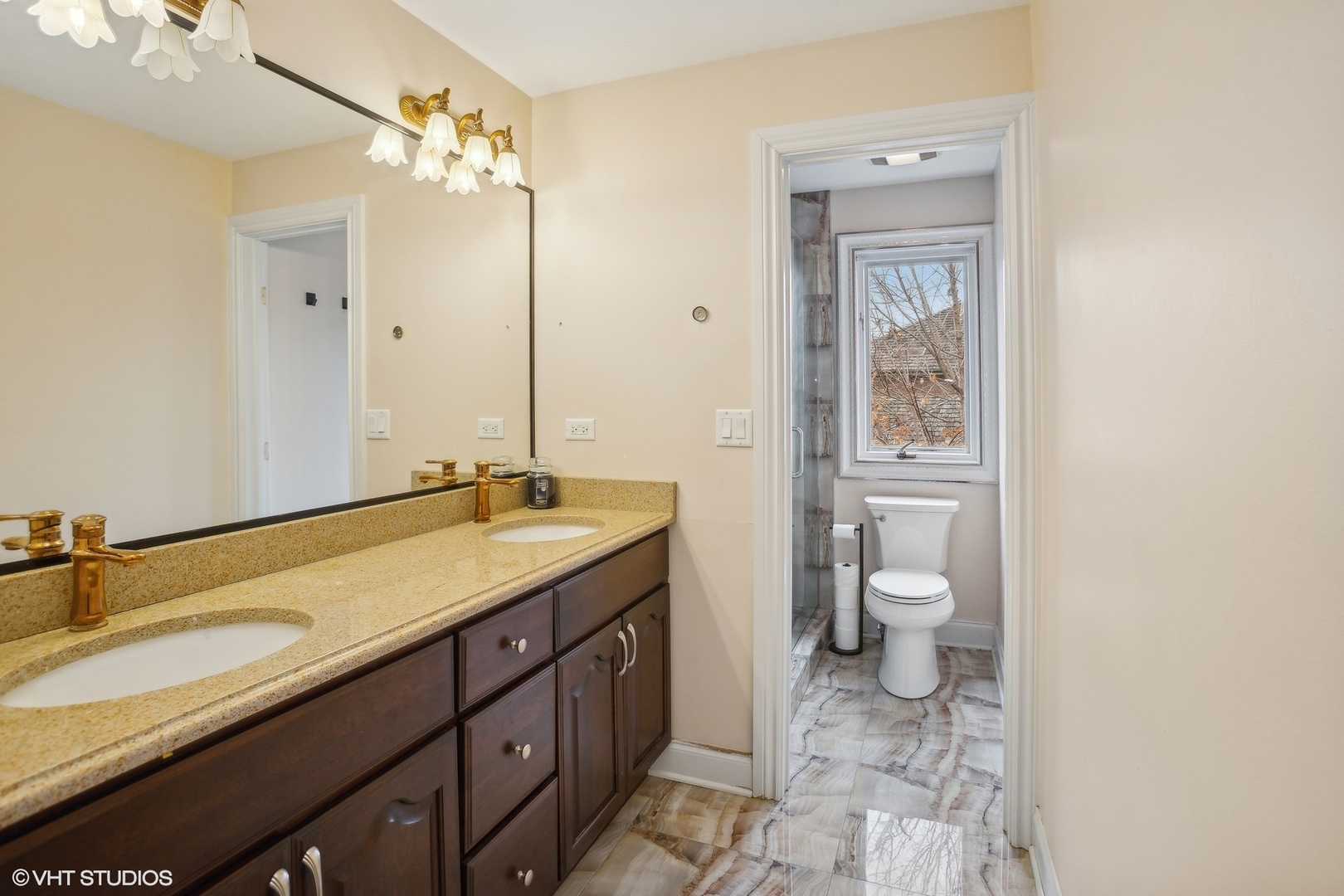 46 Hamilton Lane, Oak Brook, IL 60523