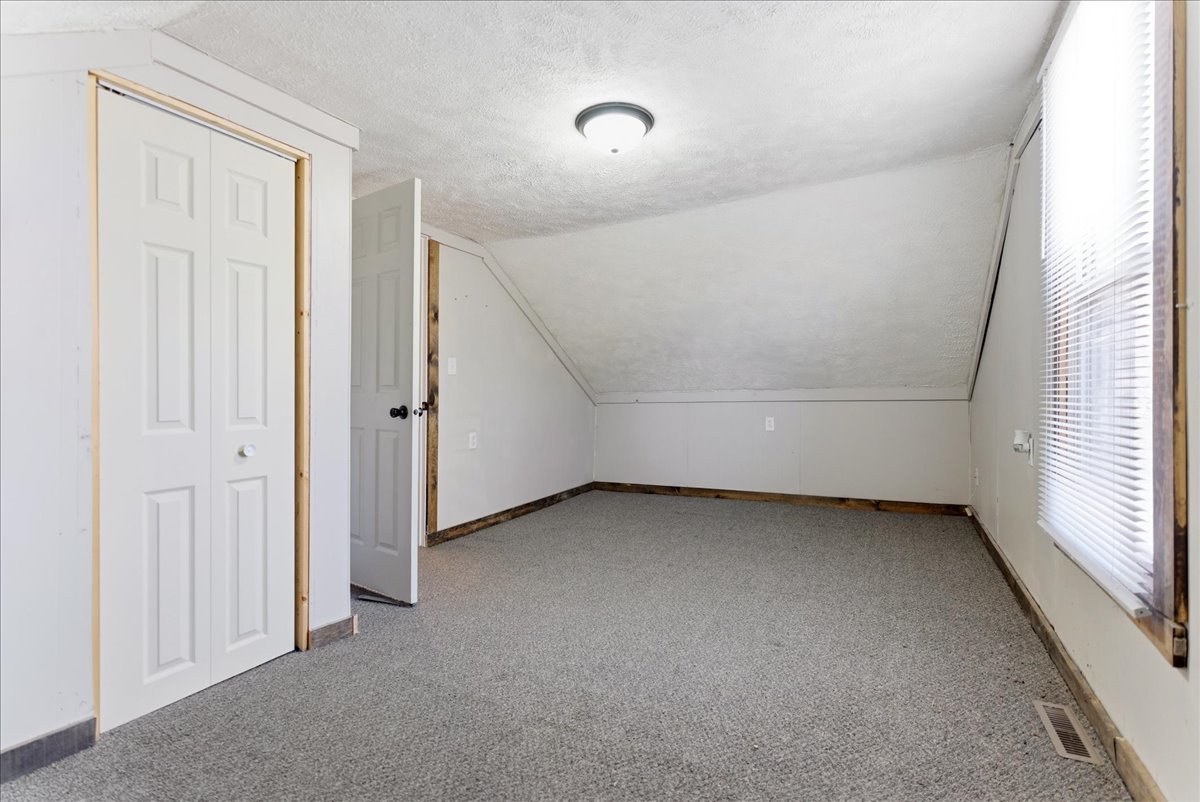 301 N 2nd Avenue, Chenoa, IL 61726