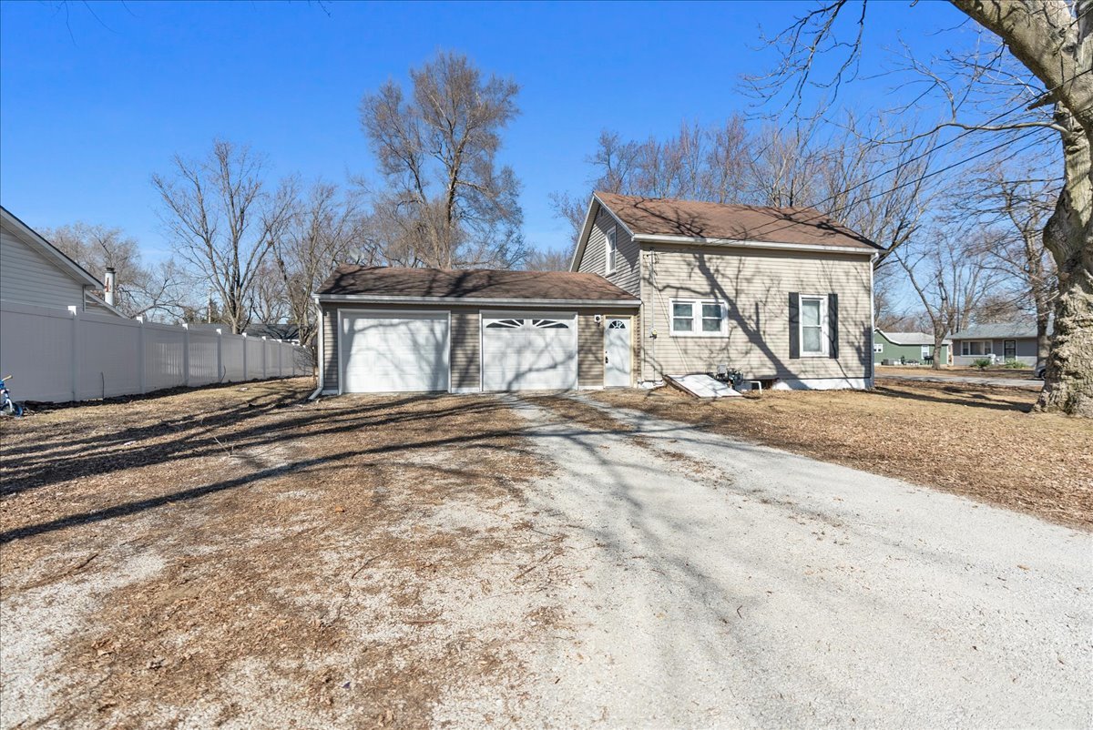301 N 2nd Avenue, Chenoa, IL 61726