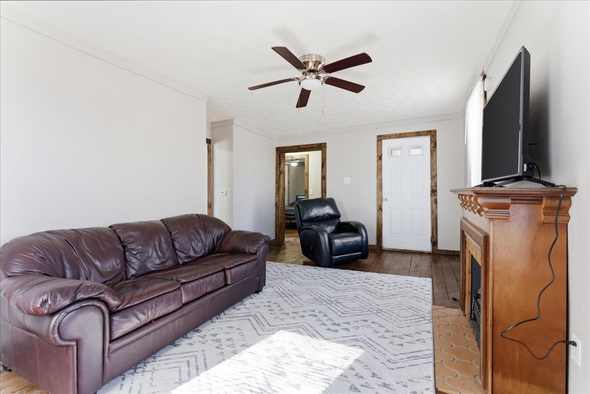 301 N 2nd Avenue, Chenoa, IL 61726