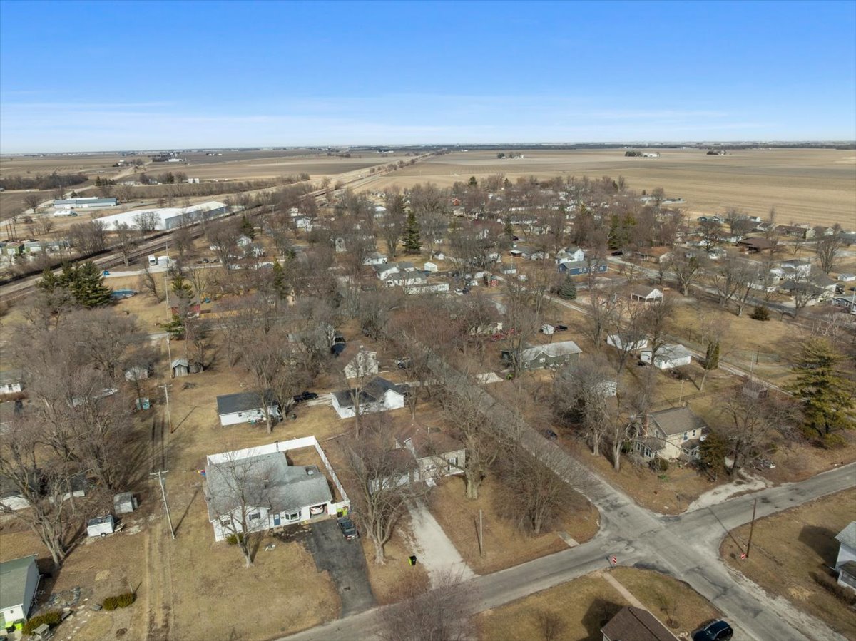 301 N 2nd Avenue, Chenoa, IL 61726