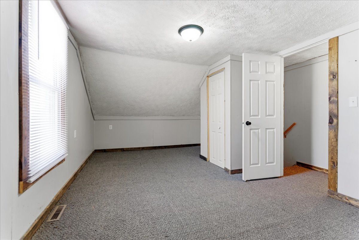 301 N 2nd Avenue, Chenoa, IL 61726