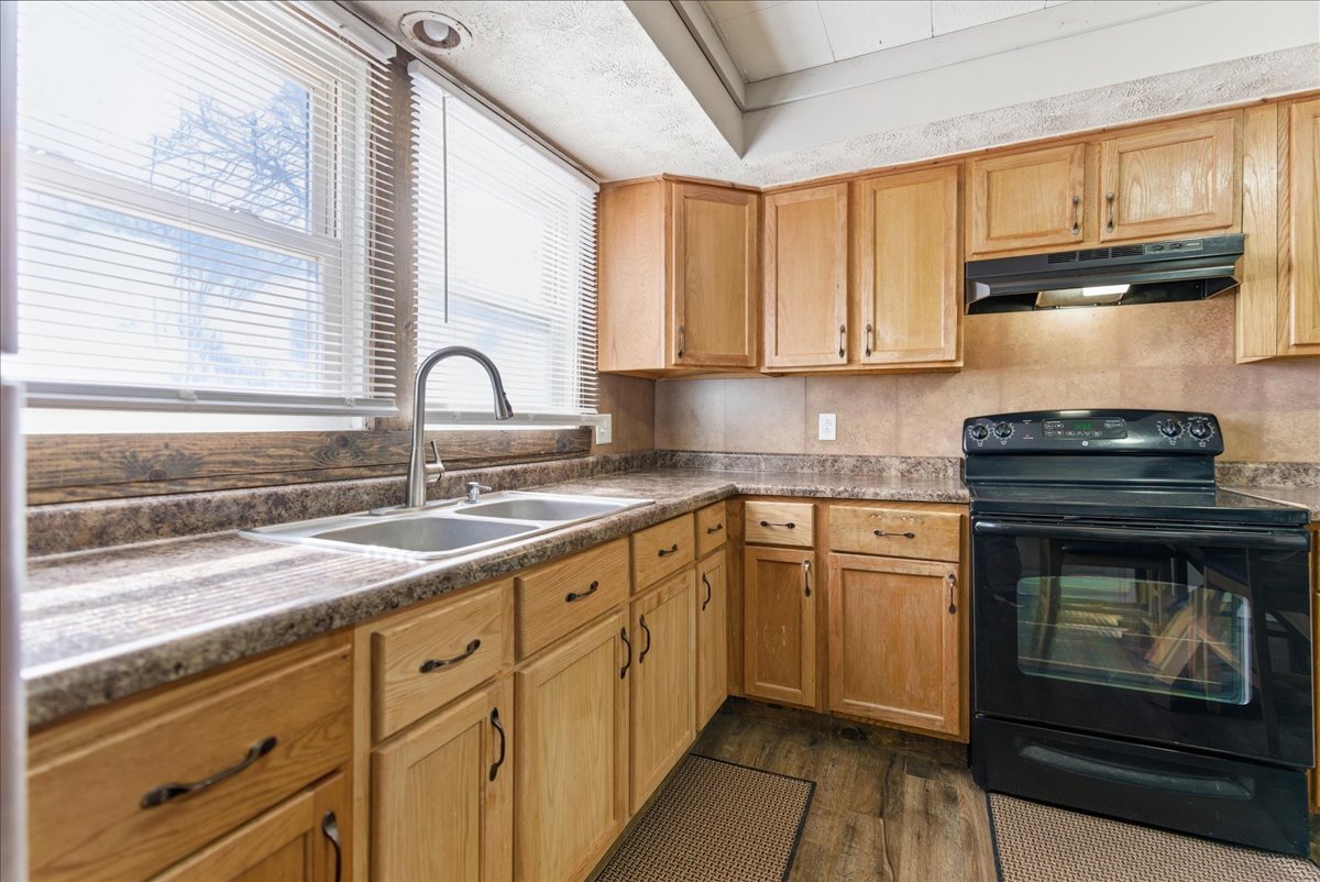 301 N 2nd Avenue, Chenoa, IL 61726