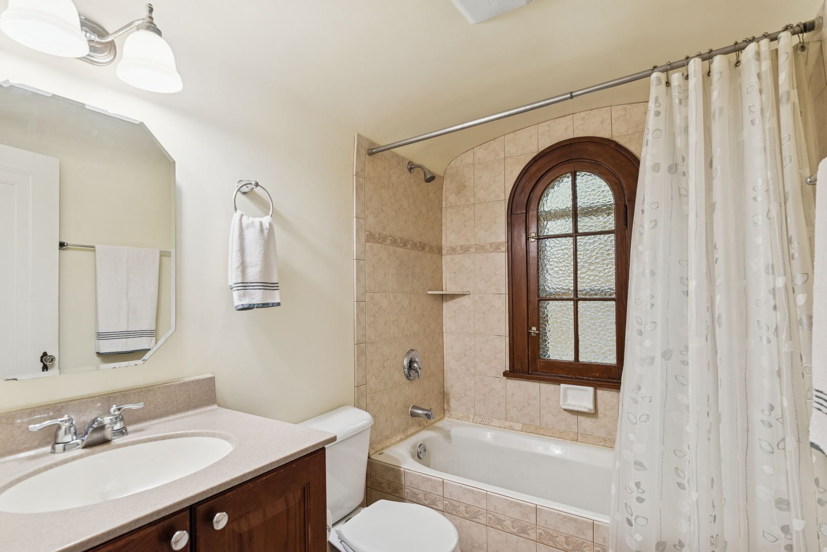 802 Kirkwood Avenue, Winthrop Harbor, IL 60096