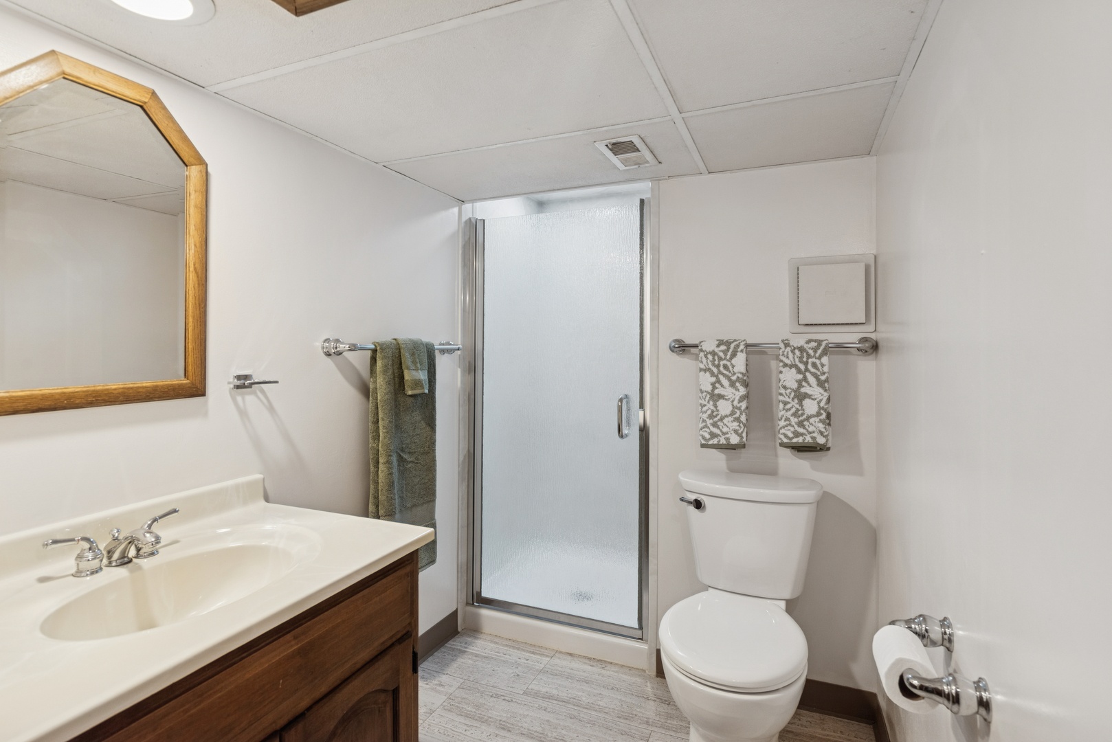 802 Kirkwood Avenue, Winthrop Harbor, IL 60096