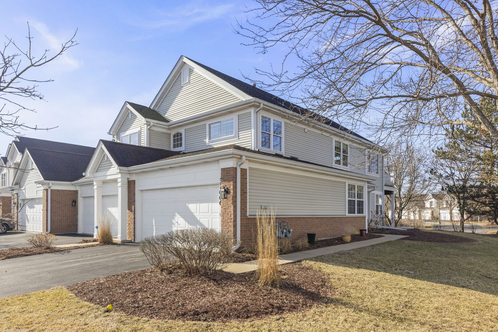 32006 MILLARD Circle, Warrenville, IL 60555