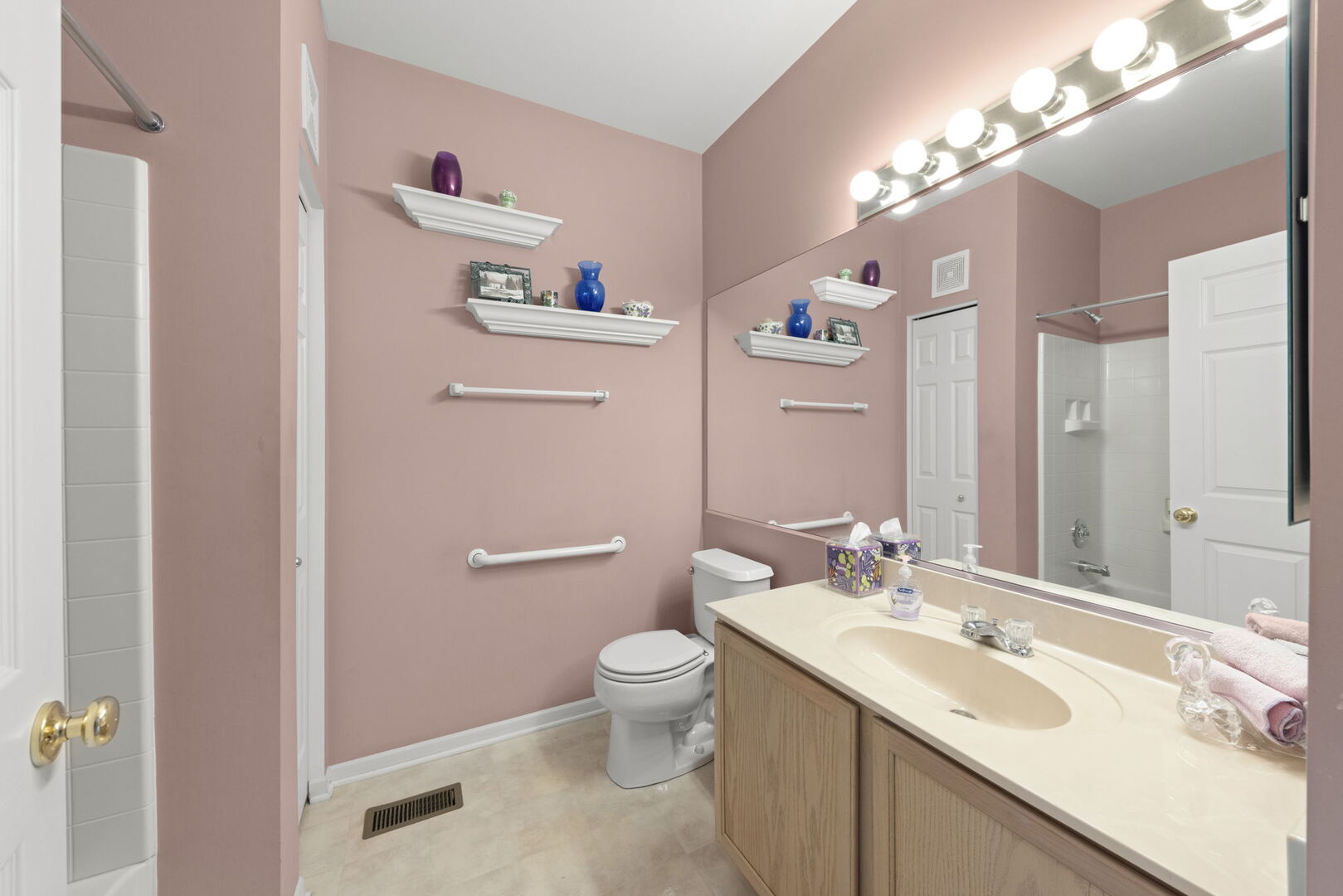 32006 MILLARD Circle, Warrenville, IL 60555