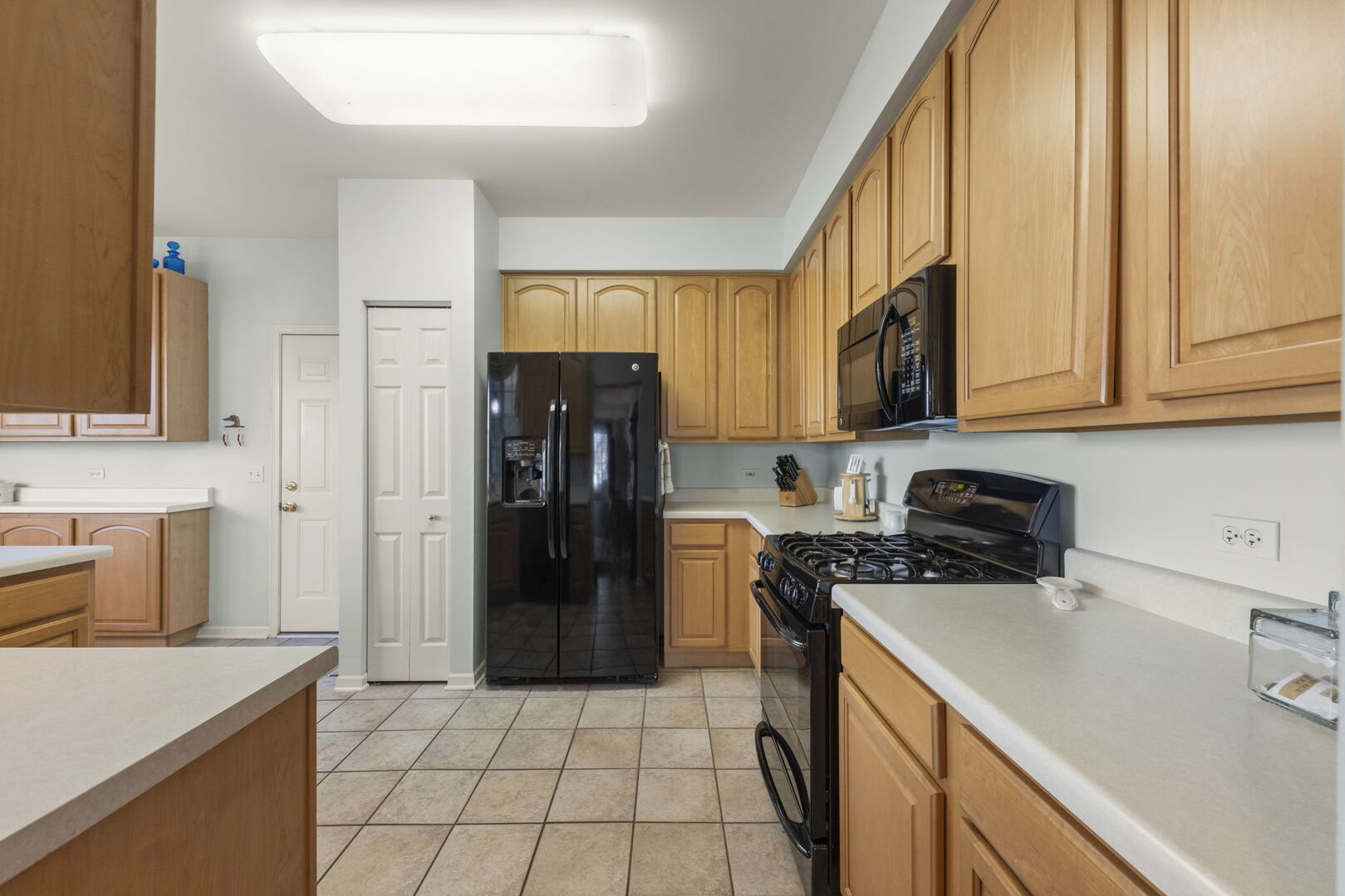 32006 MILLARD Circle, Warrenville, IL 60555