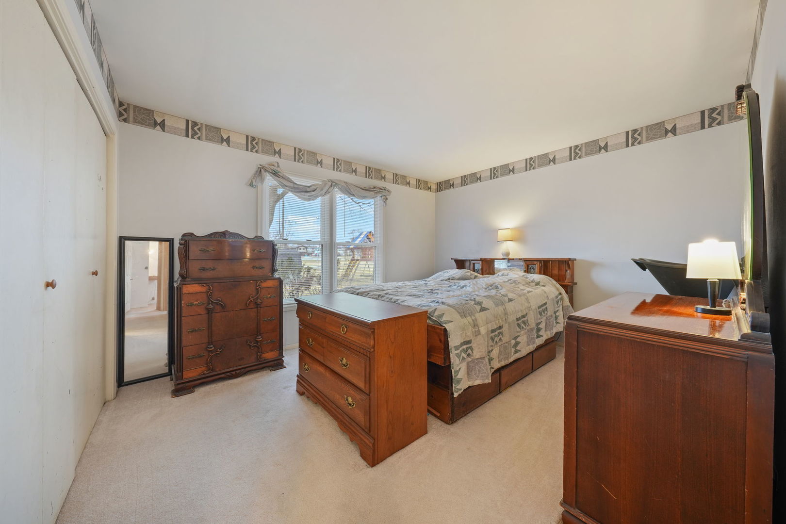 184 S Circle Avenue, Bloomingdale, IL 60108