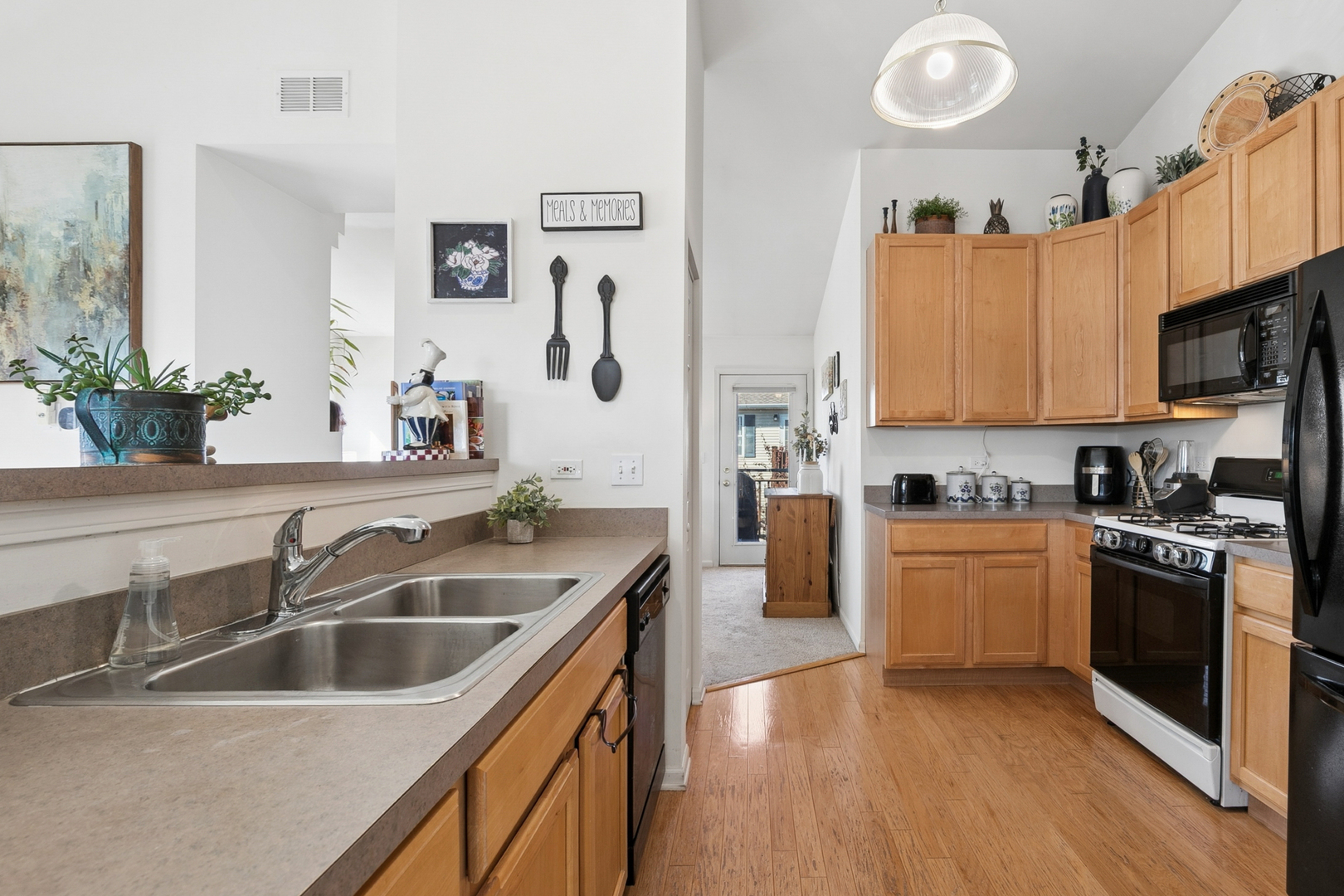 3099 Falling Waters Lane, Lindenhurst, IL 60046