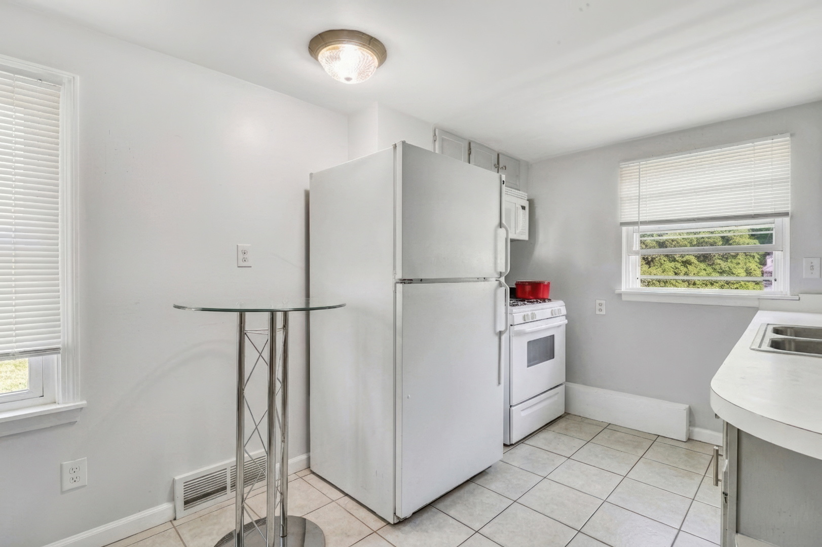 2207 Eshcol Avenue, Zion, IL 60099