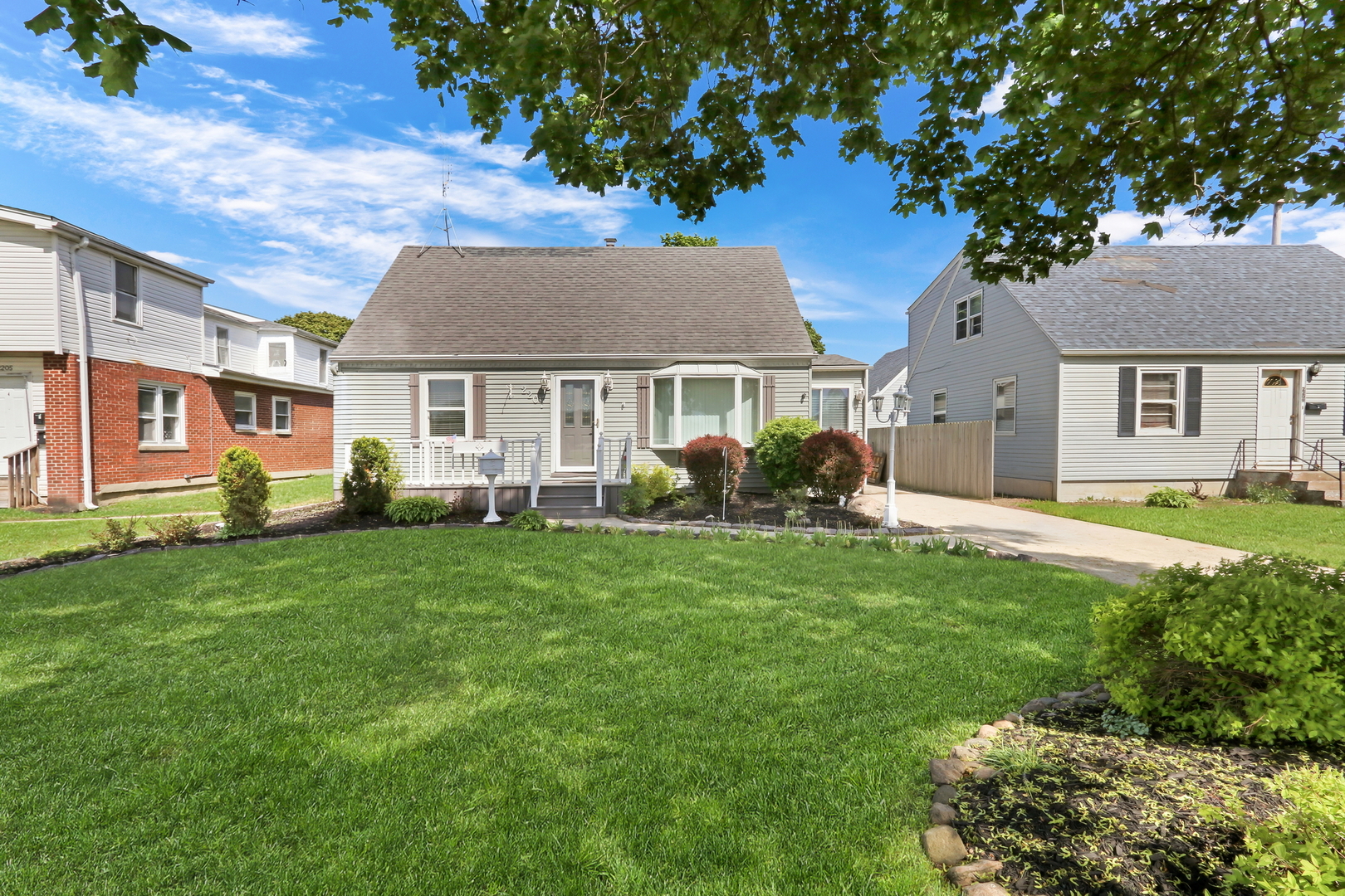 2207 Eshcol Avenue, Zion, IL 60099