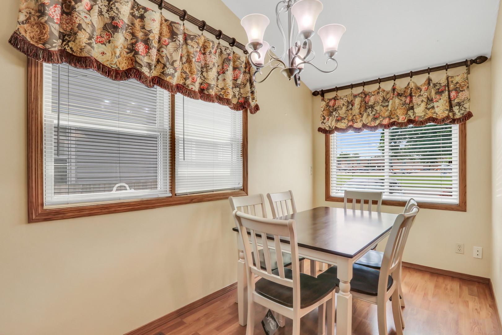 2207 Eshcol Avenue, Zion, IL 60099