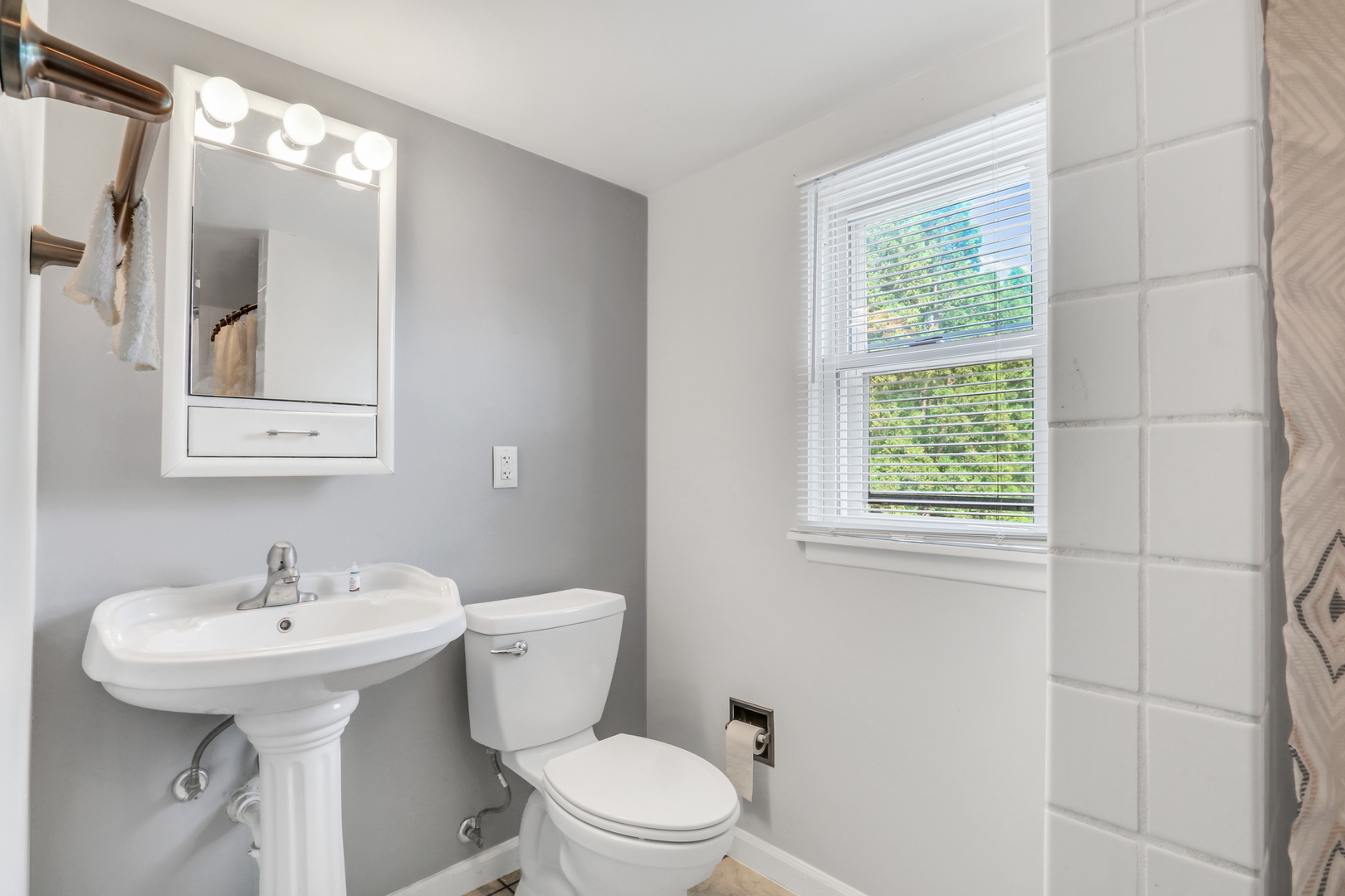2207 Eshcol Avenue, Zion, IL 60099