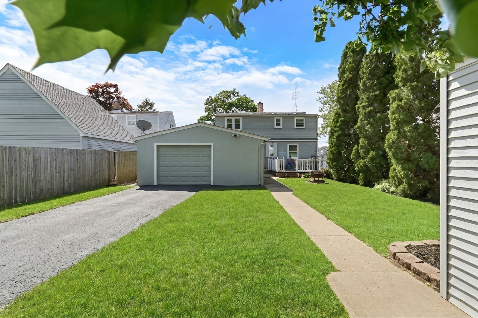 2207 Eshcol Avenue, Zion, IL 60099