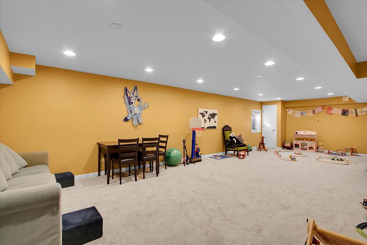 44 Westover Road, Highwood, IL 60040