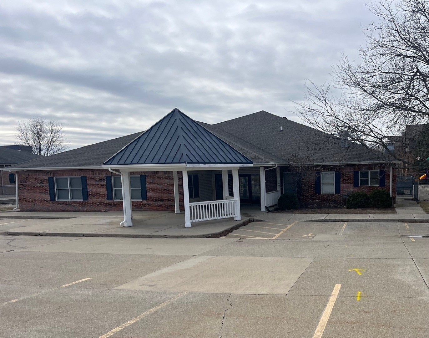 212 Williamsburg Drive, Bloomington, IL 61704