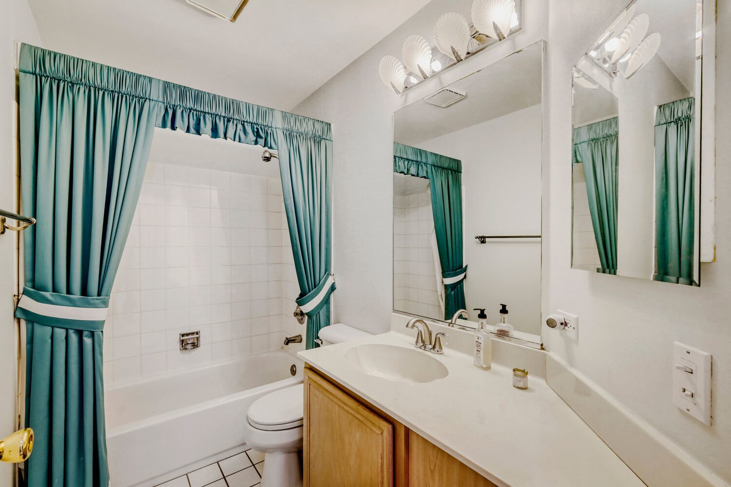 1619 Camberley Court #2, Bartlett, IL 60103