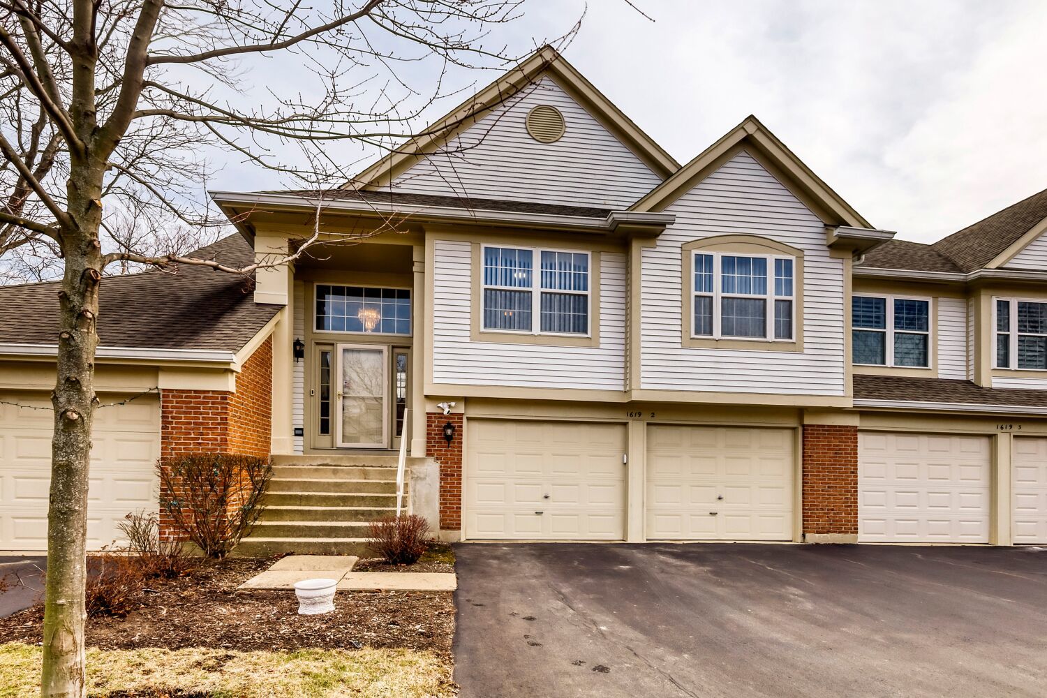 1619 Camberley Court #2, Bartlett, IL 60103