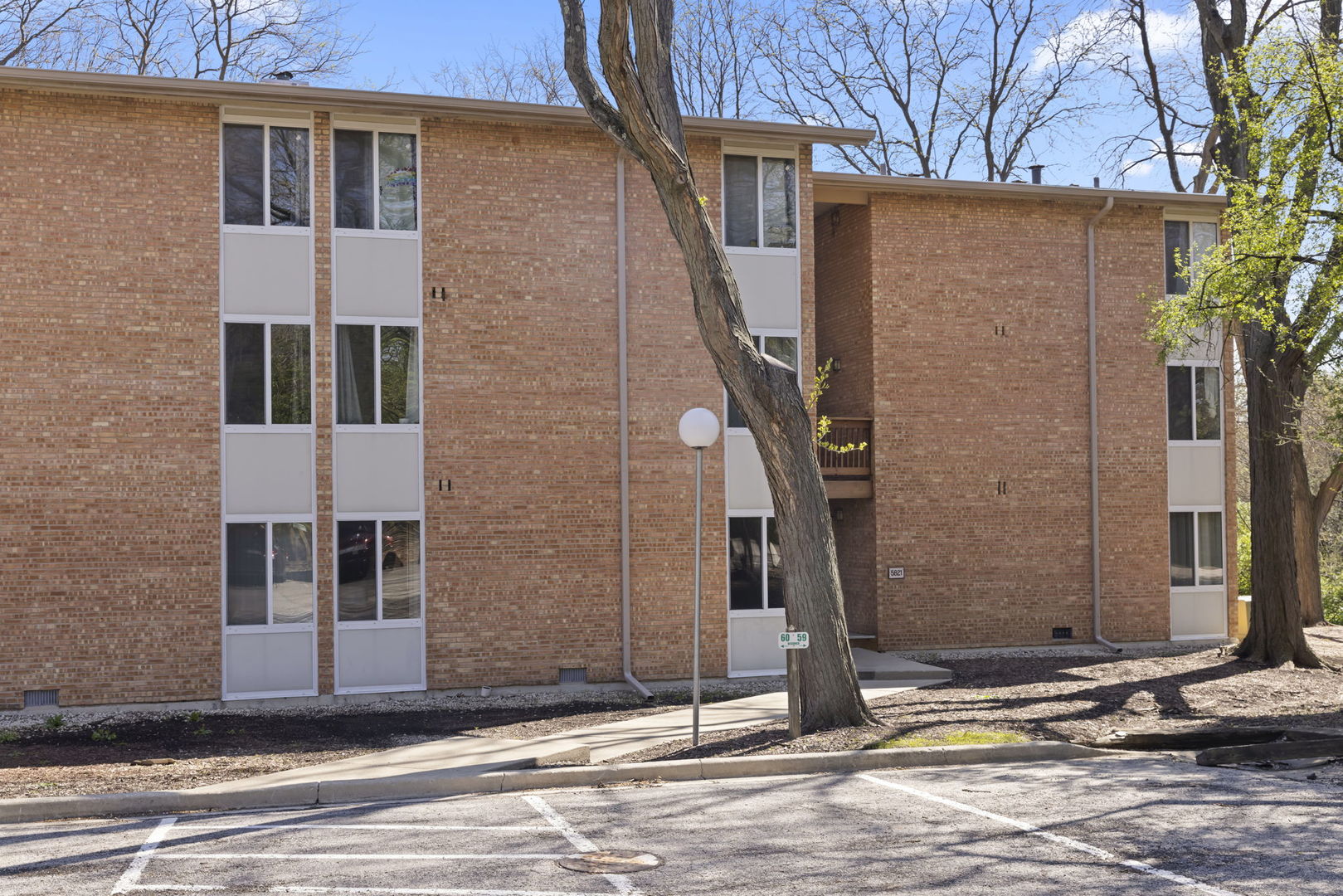 5821 Oakwood Drive #A, Lisle, IL 60532