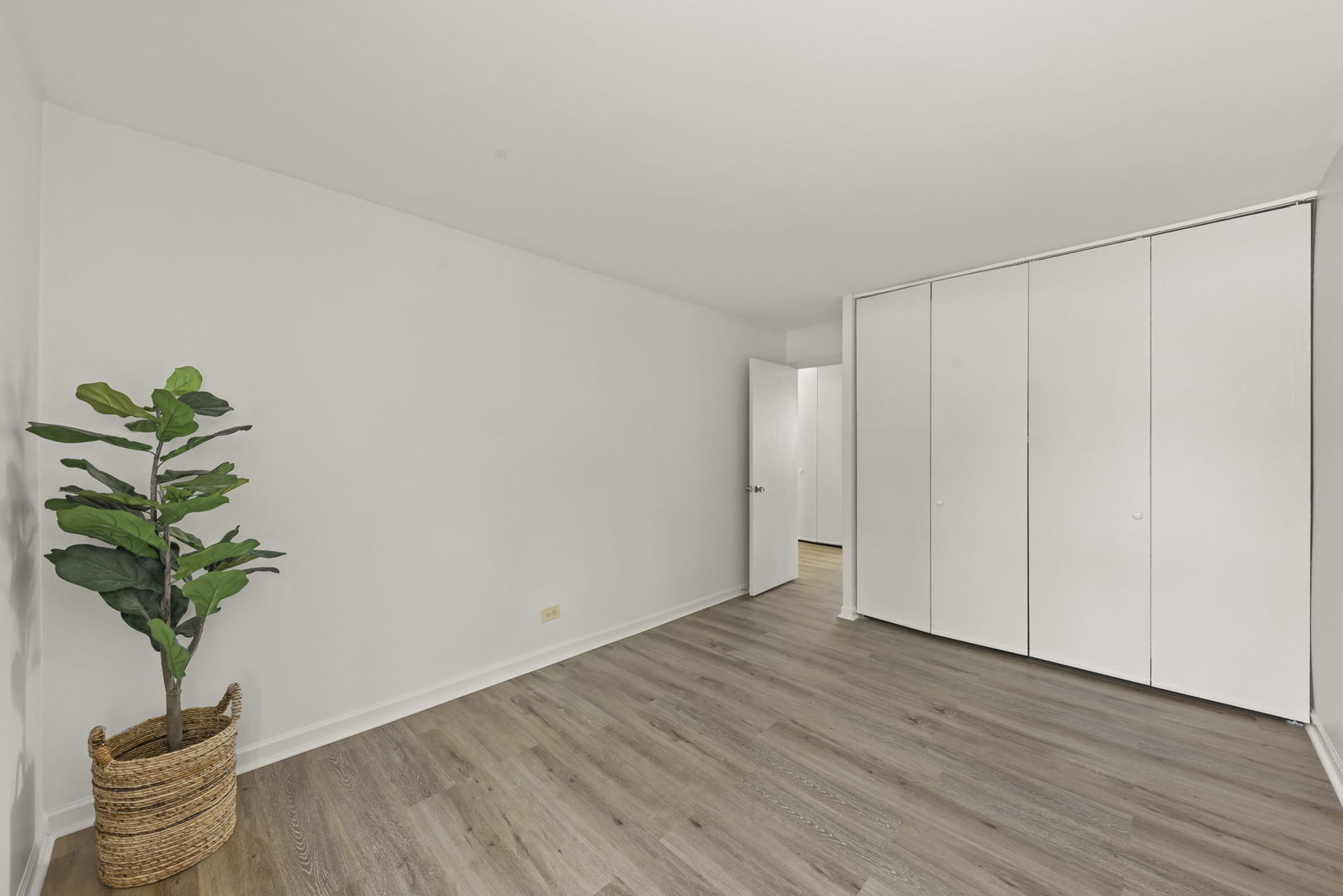 5821 Oakwood Drive #A, Lisle, IL 60532