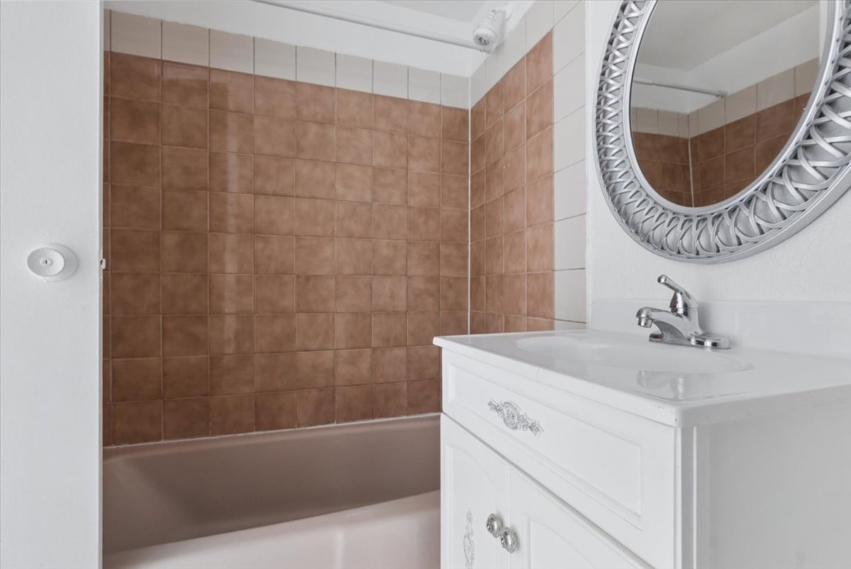 7061 170TH Street, Tinley Park, IL 60477