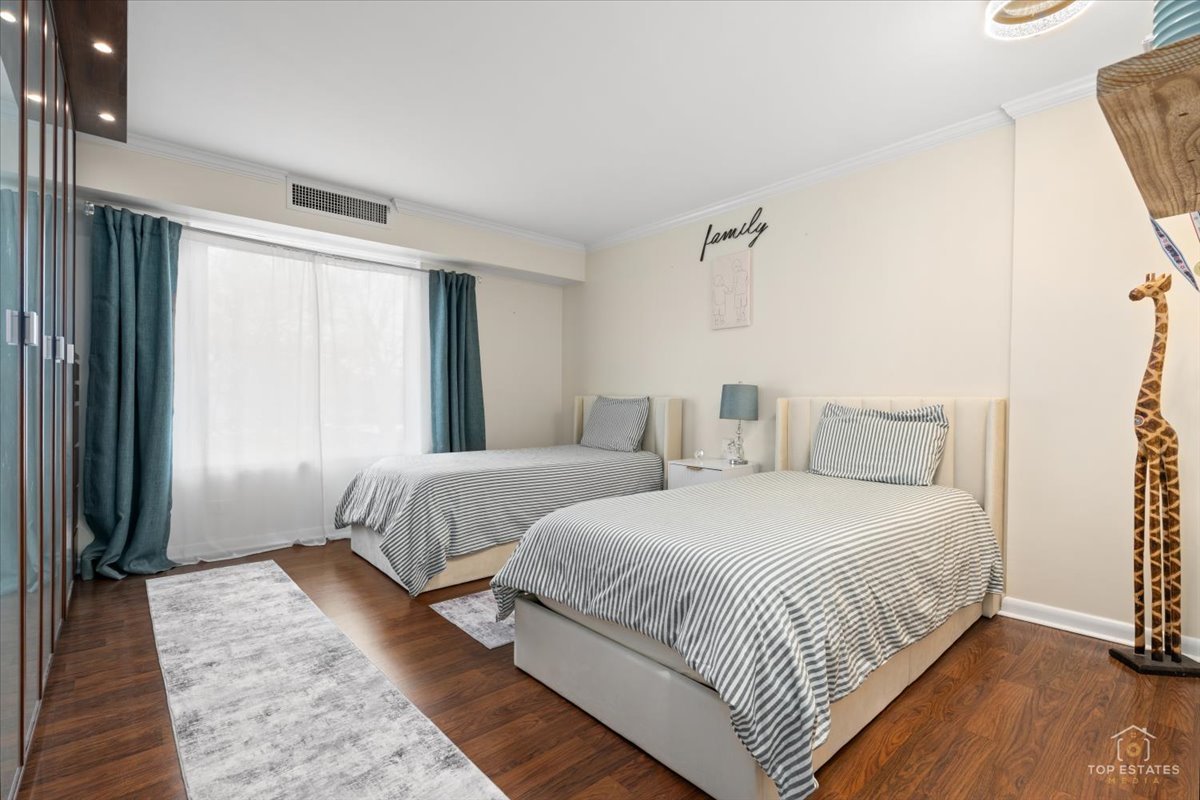 1405 E Central Road #222C, Arlington Heights, IL 60005