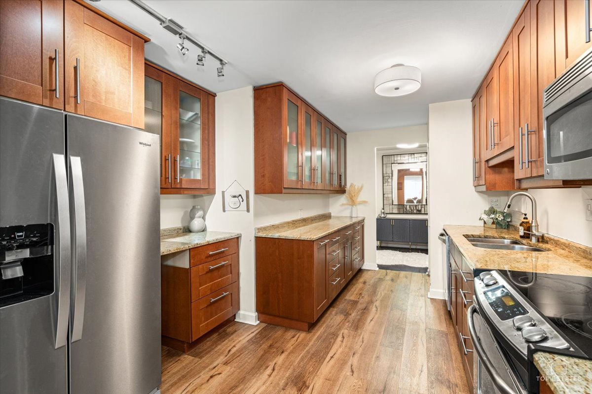 1405 E Central Road #222C, Arlington Heights, IL 60005