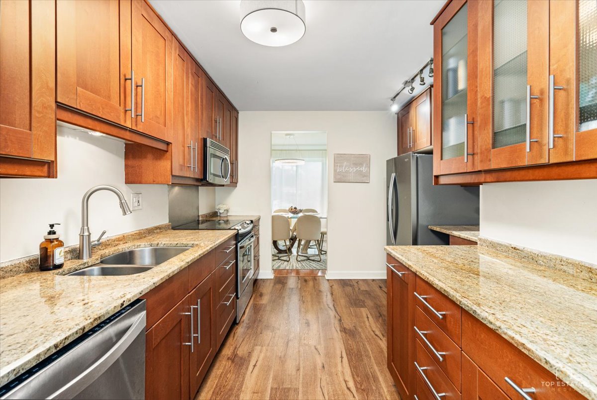 1405 E Central Road #222C, Arlington Heights, IL 60005